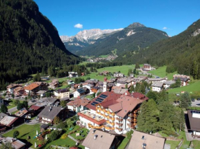  Hotel Cesa Tyrol  Канацеи